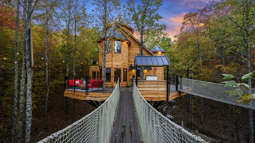 Epic Treehouse w/ Slide, Waterfall & Outdoor Movie