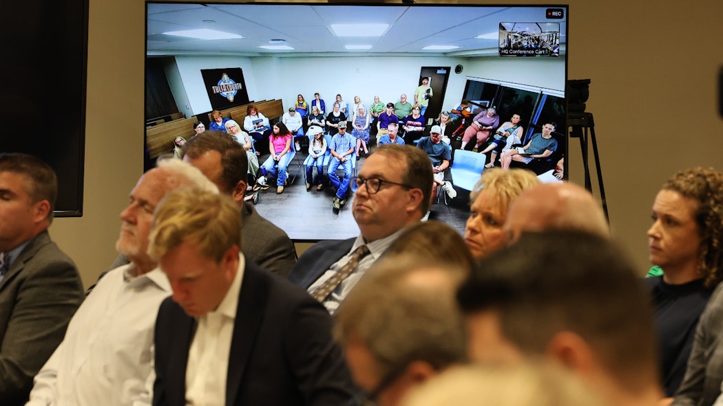 Meeting w/ overflow