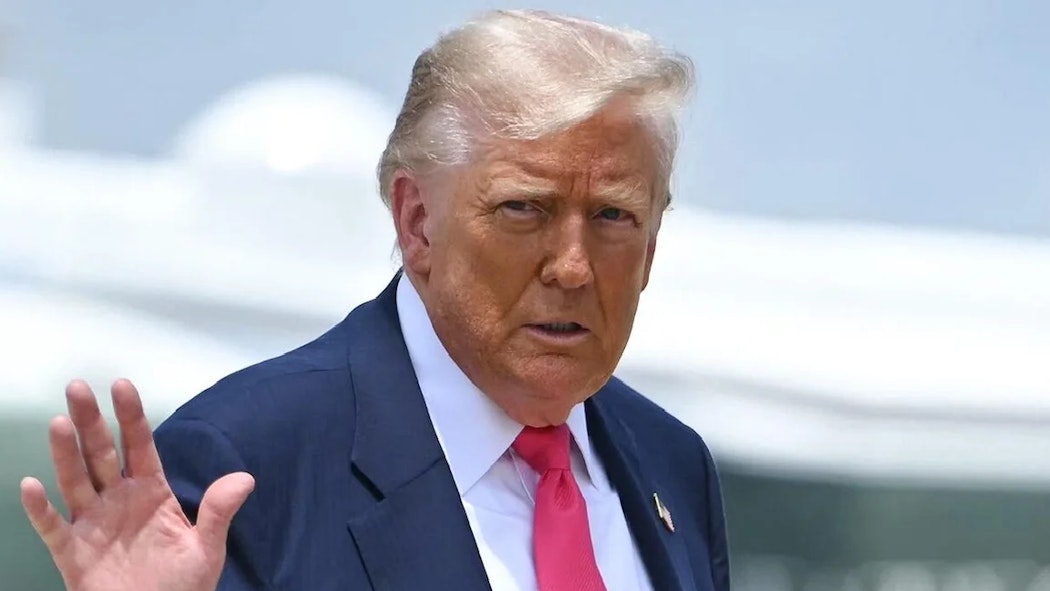 Donlad Trump waving daytime outside 2025