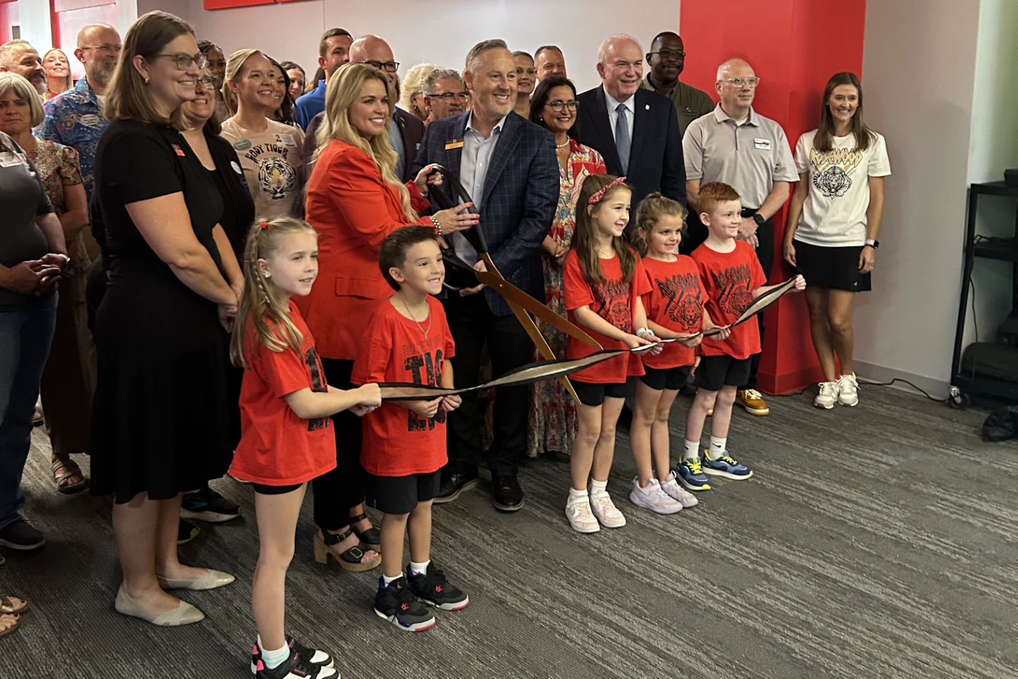 Broken Arrow students assist in ribbon cutting at Rosewood