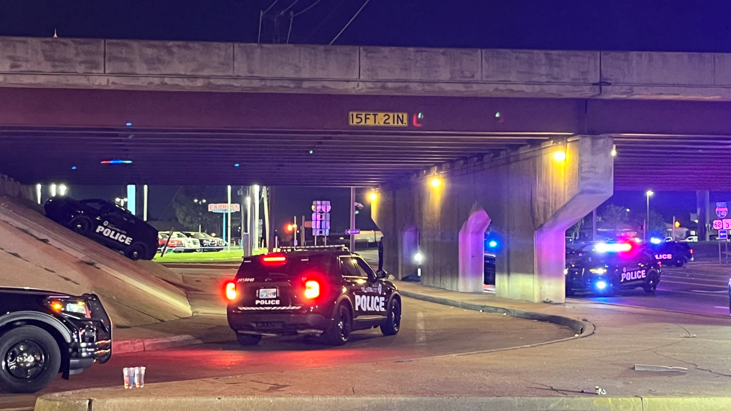 Two officers injured after chase ends in crash near I-240 and Santa Fe